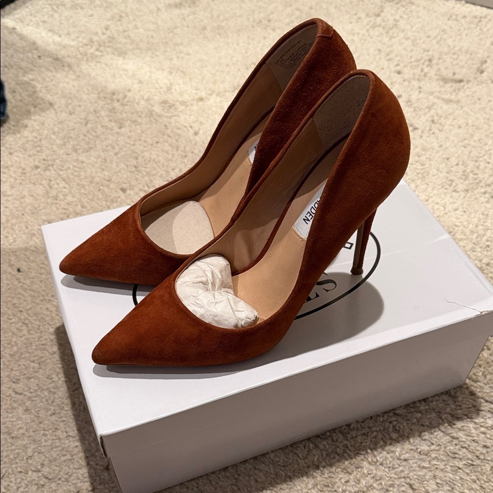 Steve Madden  Suede Heels